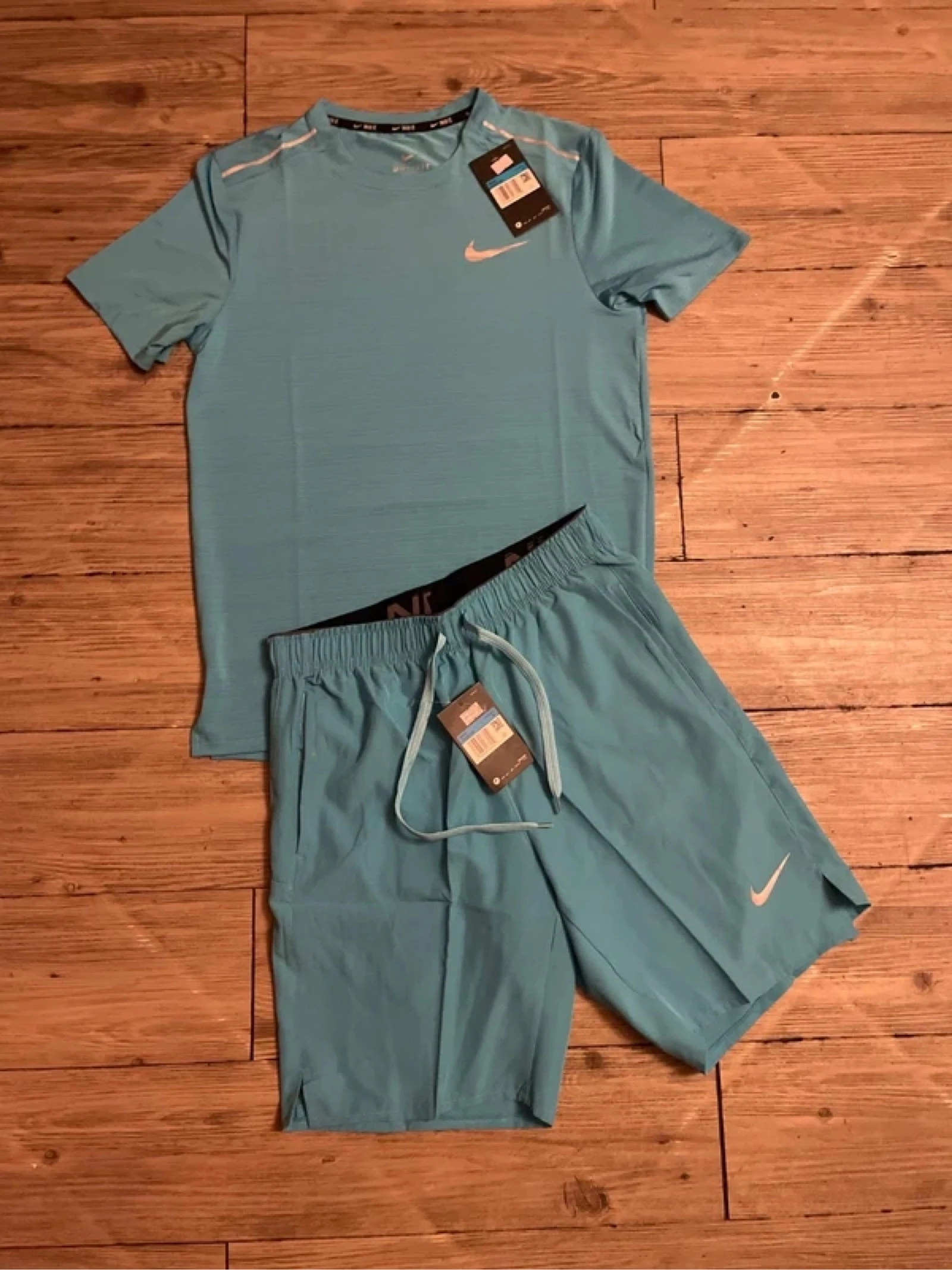 ensemble nike running miller bleu (tee shirt + short)